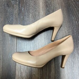 Naturalized leather pumps Size 9WW